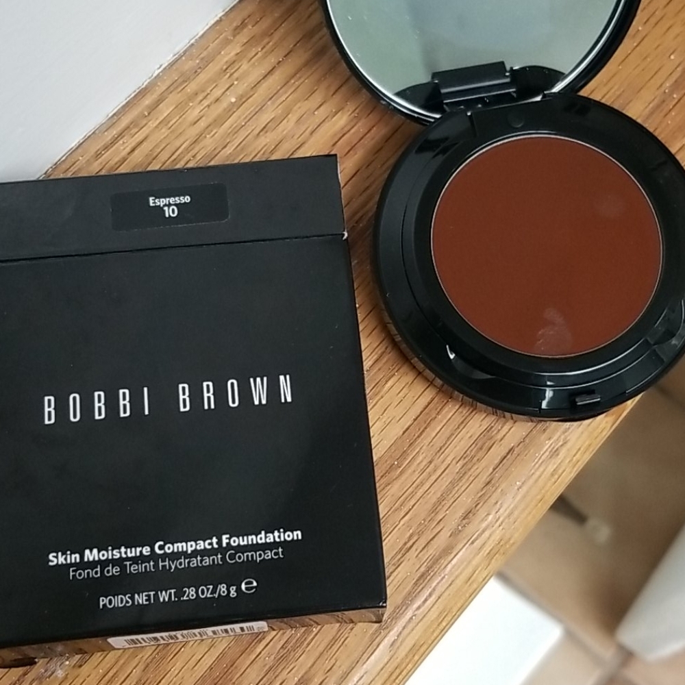 BOBBI BROWN SKIN MOISTURE COMPACT FOUNDATION